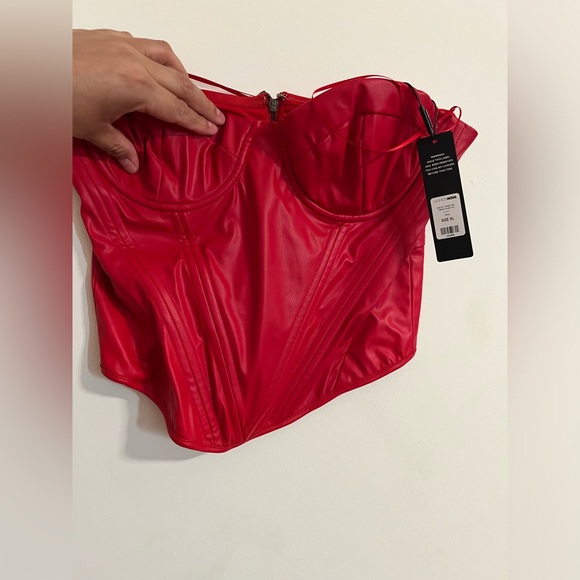 Red corset - Picture 1 of 2